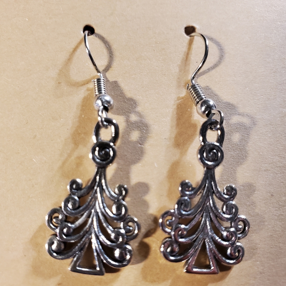 Small swirl Christmas Tree earrings